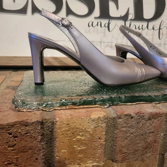 St. John Silver Pumps Heels Made in Italy - Picture 1 of 16